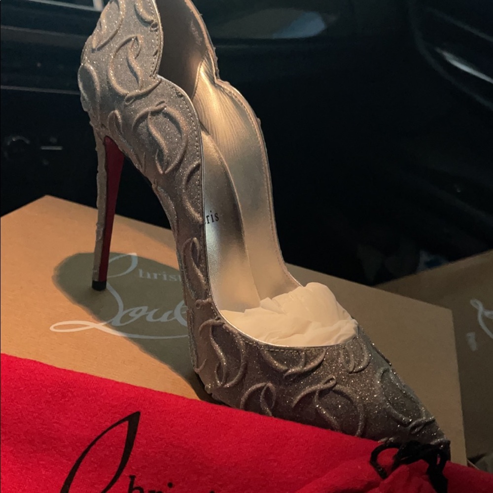 Louboutin - Hot Chick, Silver heels